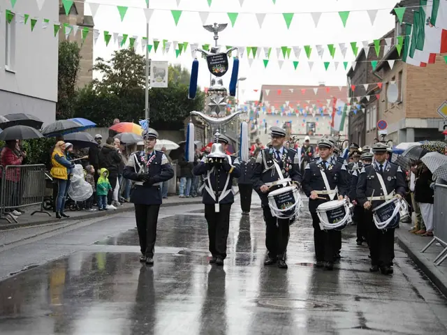 Schützenfest Sonntag Vormittag 2018 – Vorschau 191