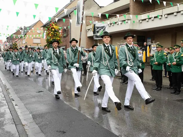 Schützenfest Sonntag Vormittag 2018 – Vorschau 217