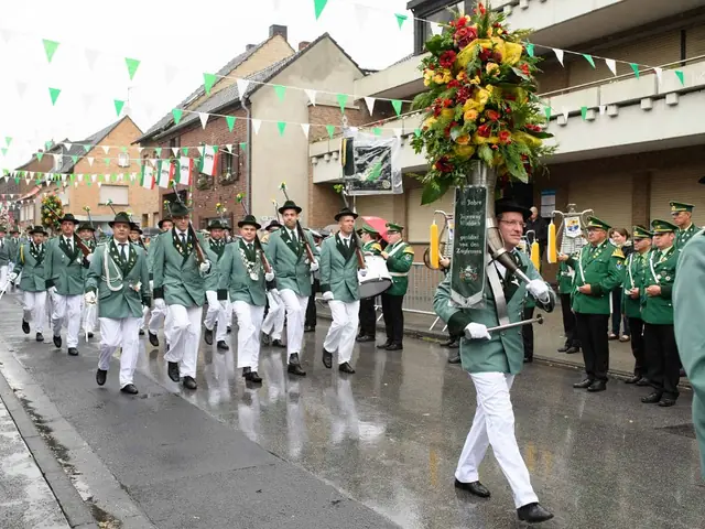 Schützenfest Sonntag Vormittag 2018 – Vorschau 218