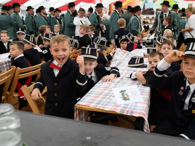 Schützenfest Sonntag Vormittag 2018 – Vorschau 282