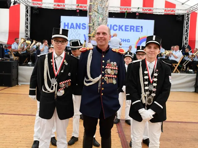 Schützenfest Sonntag Vormittag 2018 – Vorschau 325