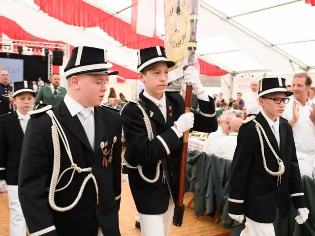 Schützenfest Sonntag Vormittag 2018 – Vorschau 327