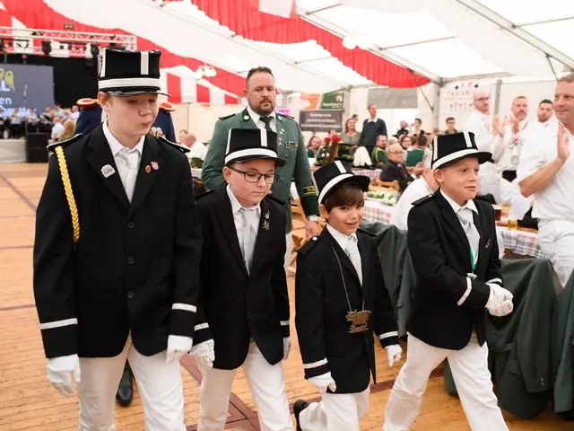 Schützenfest Sonntag Vormittag 2018 – Vorschau 328