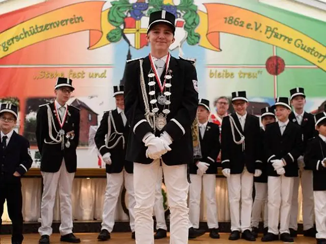 Schützenfest Sonntag Vormittag 2018 – Vorschau 344