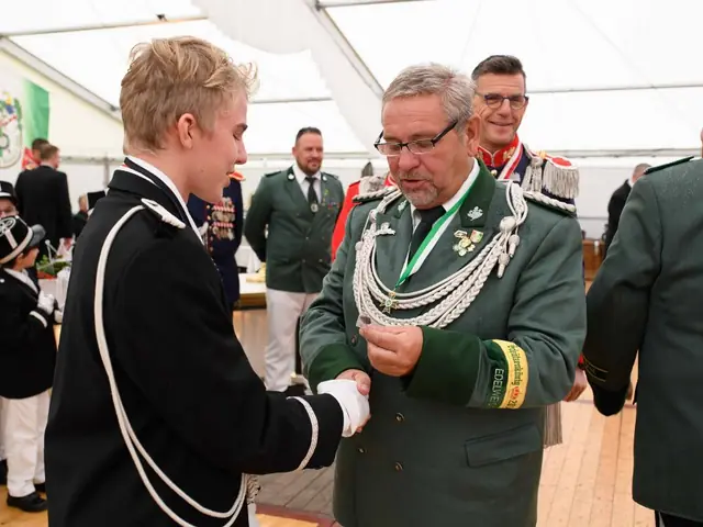 Schützenfest Sonntag Vormittag 2018 – Vorschau 345