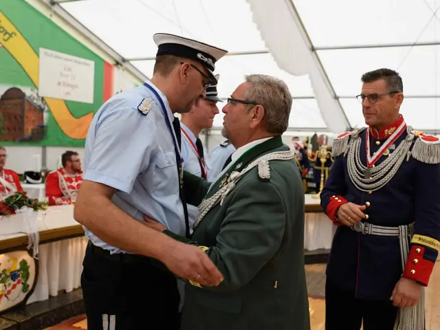 Schützenfest Sonntag Vormittag 2018 – Vorschau 374