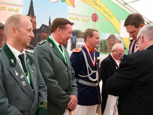 Schützenfest Sonntag Vormittag 2018 – Vorschau 397